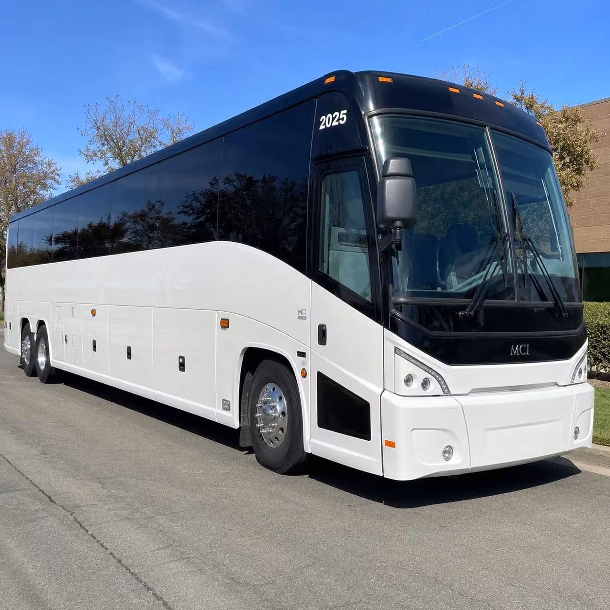 busrentalcolumbusohio com makes it possible to ride together to kemba live and express live in the arena district